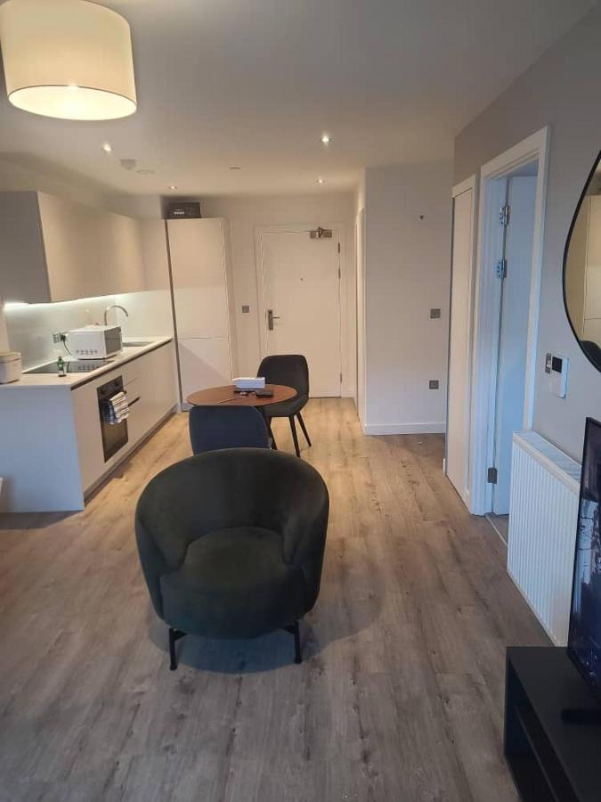 Rolling Street Salford M5 4rt Manchester