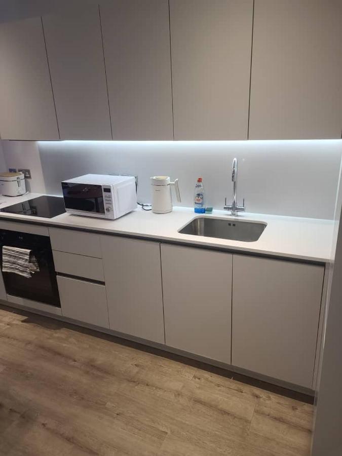 Rolling Street Salford M5 4rt * Manchester